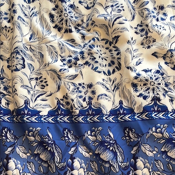 Blue Bell Sleeve V-Neck Midi Dress. - Picture 5 of 9